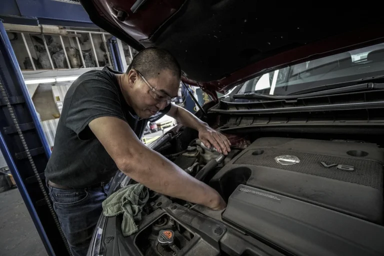 Industrial Water Filter Maintenance Technician