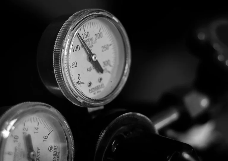 Pressure Gauge Dirty Water Sample