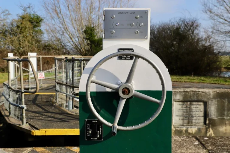 Water Tank Industrial Pump Control Panel Pressure Gauge